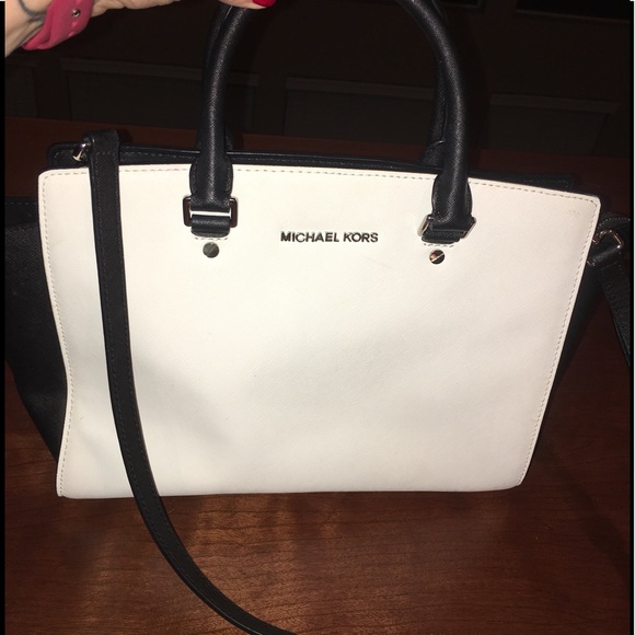 Michael Kors Handbags - Michael Kors Black and White Hand bag